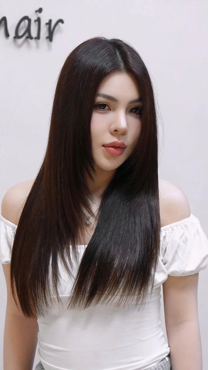 Mái tóc dài uốn sóng bồng bềnh.